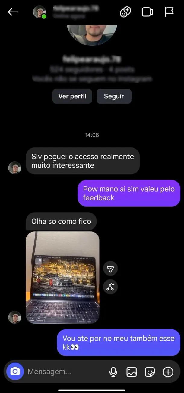 Print de cliente mostrando a arte no notebook